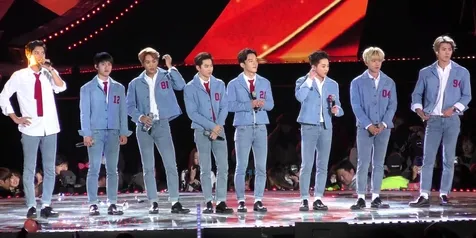 Terpaksa Absen Konser, Lay Dicurigai Bakal Hengkang Dari EXO