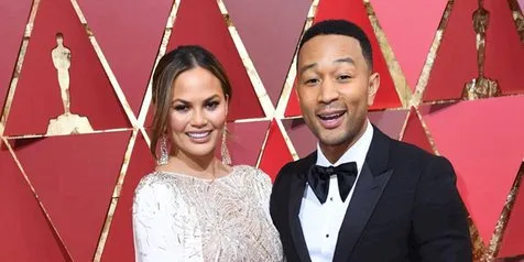 Terungkap! Ternyata John Legend Pernah Coba Tinggalkan Chrissy Teigen