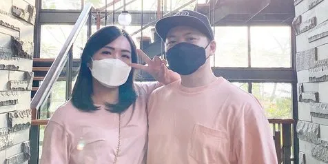 Tetap Modis Saat Pakai Masker, Why Not? Astrid Tiar dan Influencer Top Lainnya Berbagi Tips Andalan Nih