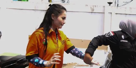 Tiba di Kejaksaan Negeri, Jennifer Dunn Menunduk dan Diam