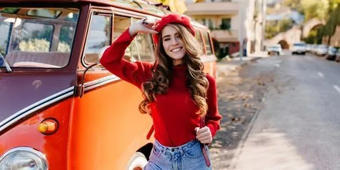 Tiru Gaya Fashion ala Serial Hollywood Hits yang Bikin Kamu Nggak Kalah Stylish dari Sang Aktris