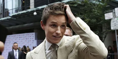 Tirukan Dialog Film, Eddie Redmayne Bikin Cewek Klepek-Klepek