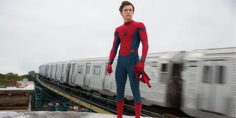 Tom Holland Bakar Naskah 'AVENGERS: INFINITY WAR', Kenapa?