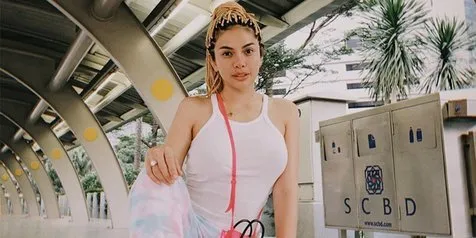 Totalitas Sebagai Artis, Nikita Mirzani Nggak Nolak Disuruh Masuk Kandang Buaya Hingga Truk Tinja