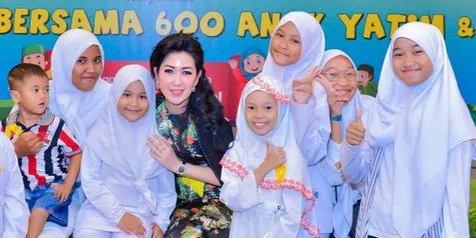 Tradisi Fitri Handayani Bersedekah Jelang Ulang Tahun Suami