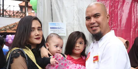 Ahmad Dhani dan putra-putrinya dengan Mulan Jameela