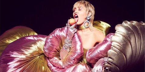 Ungkap Cover Art Album Baru, Miley Cyrus Siap Rilis 'PLASTIC HEARTS' November