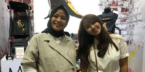 Usia Anak Tak Beda Jauh, Tantri dan Chua Kotak Sering Tukar Mainan