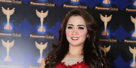 Vega Darwanti Selalu Libatkan Tuhan Dalam Rumah Tangga 