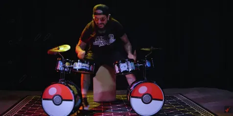 VIDEO: Mantan Drummer Dream Theater Mainkan Drum Mini, Kocak!