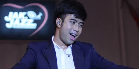 Vidi Aldiano Saingan Asmara Dengan Ayahnya