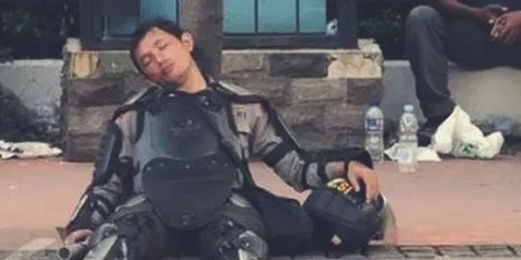 Viral Video Polisi Bicara dengan Ibunya di Telepon, Ditanya Kapan Pulang