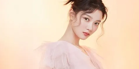 Visualnya Makin Bening, Potret Cantik Kim Yoo Jung Bikin Netizen Gagal Fokus