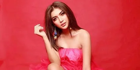 Wajah Asli Millen Cyrus Tanpa Makeup Tebal & Bulu Mata Palsu, Tetap Kece Lho!