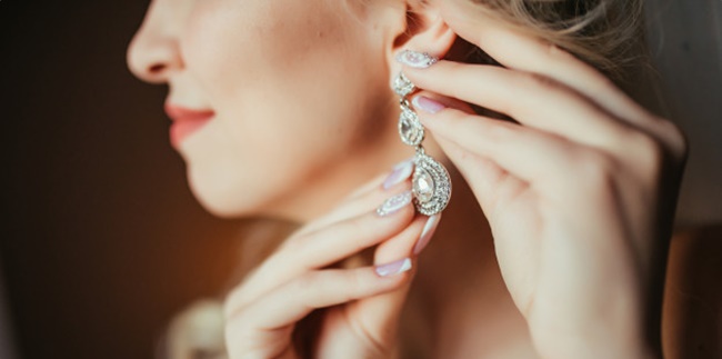 5 Ways to Clean Jewelry to Keep it Shiny