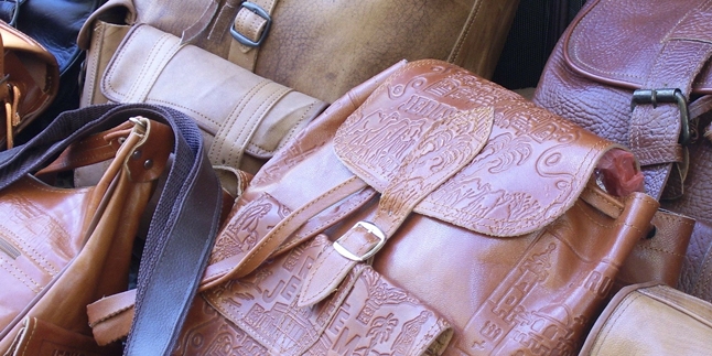 5 Ways to Clean Leather Bags from Stains, Easy and Worth Trying