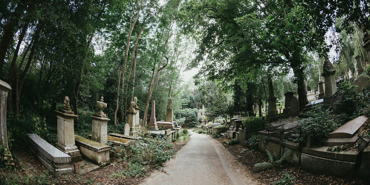 6 Meanings of Dreaming of Passing a Grave, Though Scary, It Turns Out to Have Deep Meaning