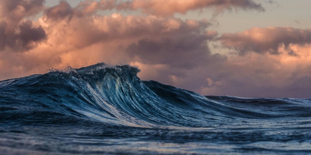 6 Meanings of Dreaming About Seeing Big Waves, Could Be a Warning of Danger