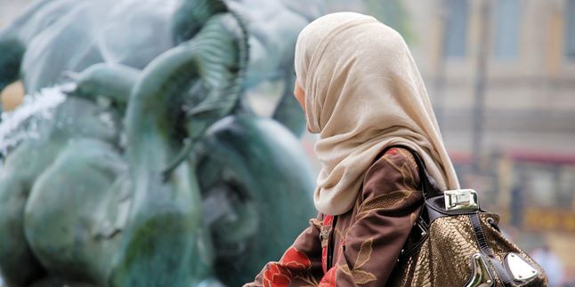 60 Meaningful Words of Hijab-Wearing Women, Wise Advice for Women