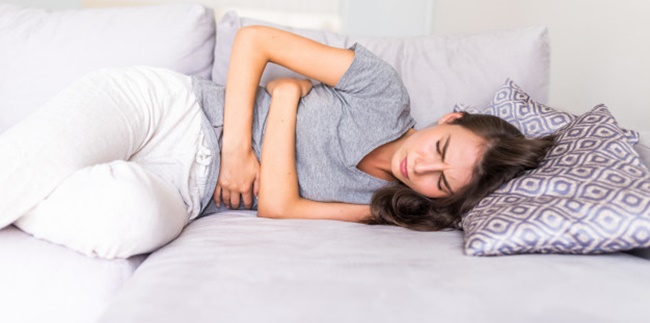 7 Ways to Naturally Relieve Stomach Pain During Menstruation, Warm Water Compress - Manage Stress