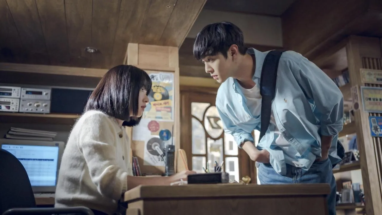 7 Drama Korea yang Menggunakan Surat atau Pesan Lama untuk Mengungkap Masa Lalu, Penuh Misteri dan Emosi
