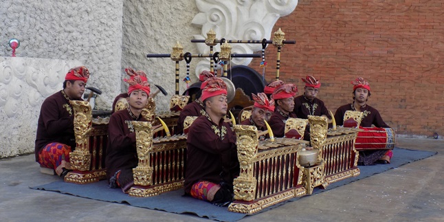 7 Famous Traditional Musical Instruments from Abroad