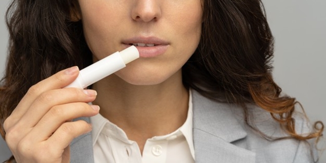 7 Daily Habits That Can Damage Your Lips You Must Know