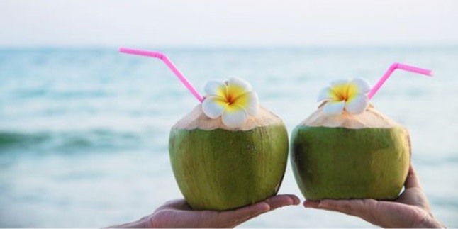 7 Benefits of Coconut Water that are Good to Consume During Breaking the Fast