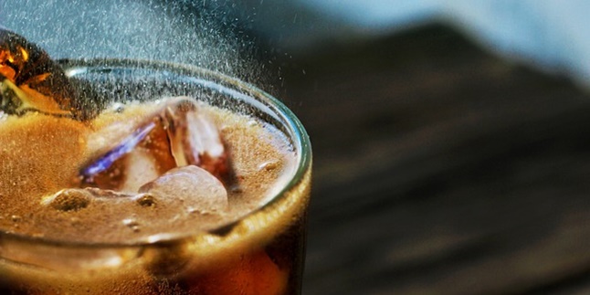 9 Negative Effects of Soda Drinks on Health, Can Cause Belly Fat