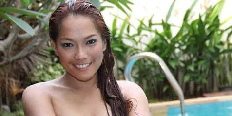 Pundak Lebar dan Seksi Favorit Jenny Cortez