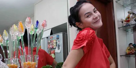 Astrid Tiar: Jangan 'Beli' Saya Dengan Harta!