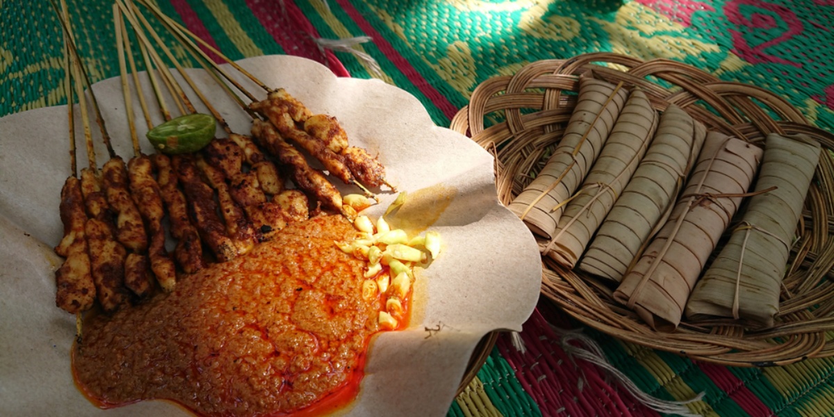 There is Sate Bulayak, a Series of Typical Culinary Delights That Must Not Be Missed When Vacationing in Lombok