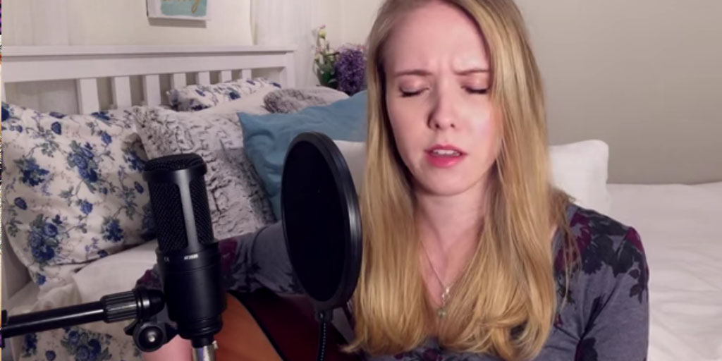 Adem! Suara Cewek Ini Cucok Bawakan 'I'm With You' Avril Lavigne