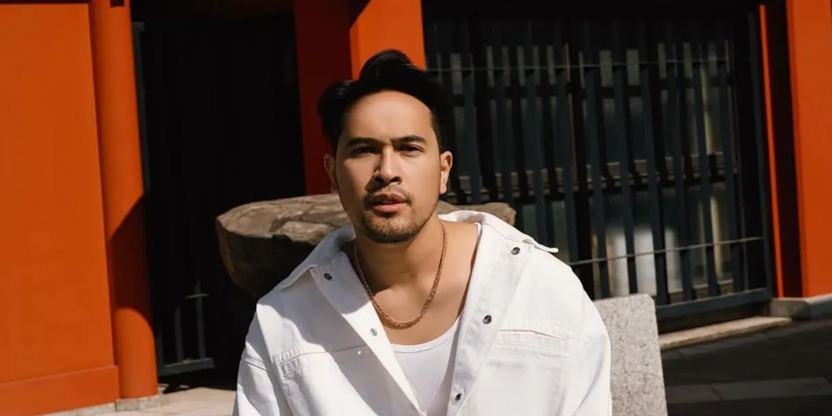 Adrian Khalif Grows Up Abroad, Reveals the First Indonesian Song That Instantly 'Stuck'