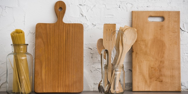 To Last Long, Here are 7 Ways to Take Care of Wooden Kitchen Equipment