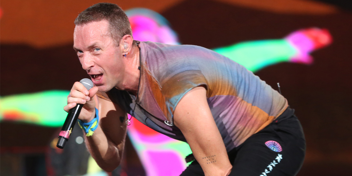 Invite the Audience to Rhyme, Coldplay Suddenly Goes Local - Ask for a Hundred First