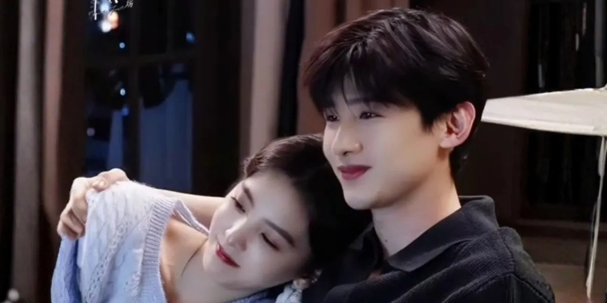 Zhang Rounan's Action Leaning on Bai Jingting's Shoulder is Adorable