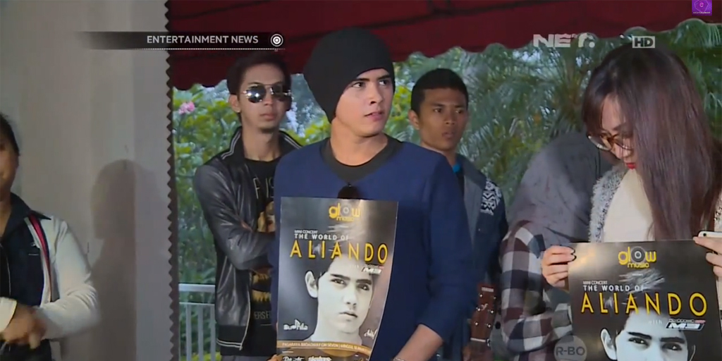 Aliando Syarief Perkenalkan Para Personel Band-nya 