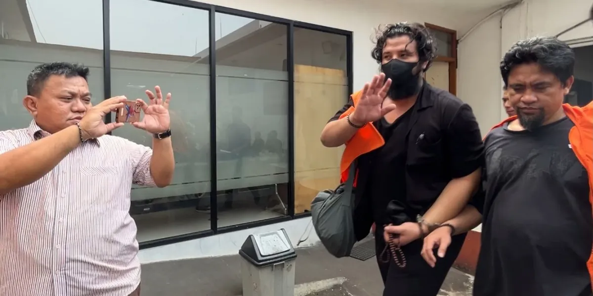 Ammar Zoni Struggles with Video Call to His Girlfriend Because They Are Not Married