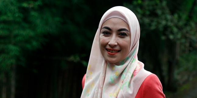 Annisa Trihapsari Wears a Veil, Transforming Appearance?