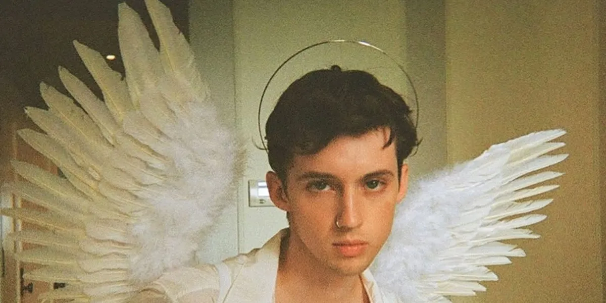 The Meaning and Significance of the Song Strawberries and Cigarettes - Troye Sivan, Sweet Memories That Are Hard to Leave Behind