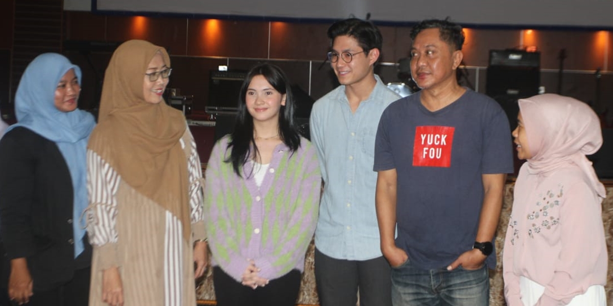 Artists and Film Director of 'SYIRIK' Receives Warm Welcome from Students of SMK 1 Boash Bogor