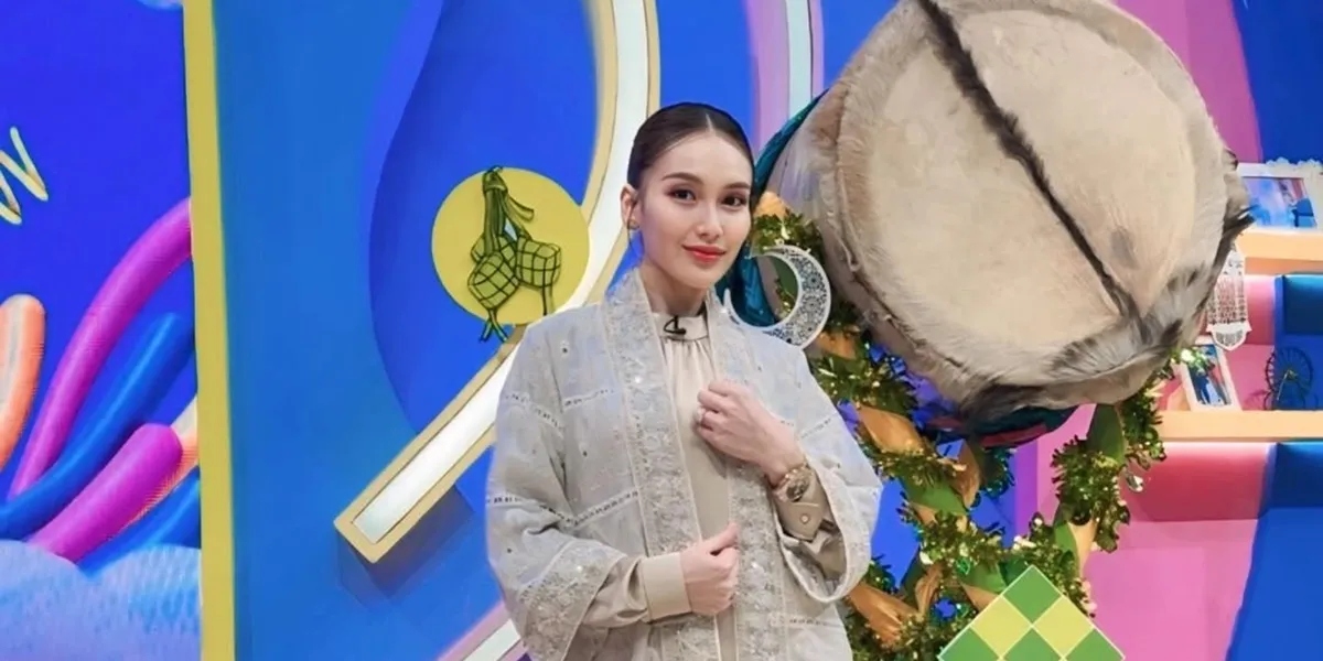 Ayu Ting Ting Holds Iftar with Her Team, Appears United - Says They Are Like Family