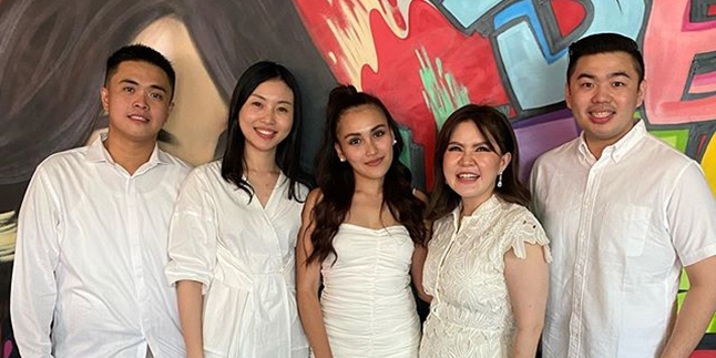 Ayu Ting Ting Attends Friend's Birthday Party Wearing a Mini Dress that Shows Off Her Curves, Netizens Give This Warning