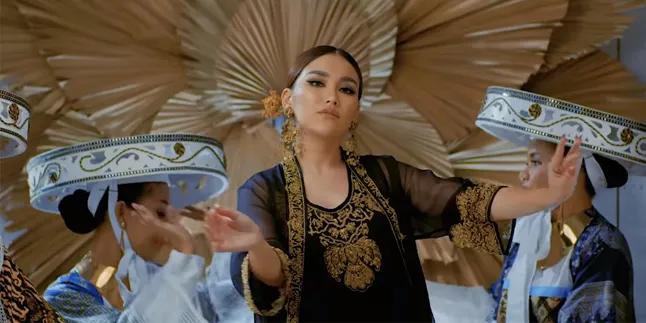 Ayu Ting Ting Releases New Single 'TATITUT', a Story about a Stale Relationship