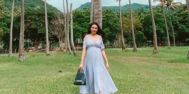 Newly Married for 3 Months, Anggita Sari Shows Off 'Baby Bump' Photo?