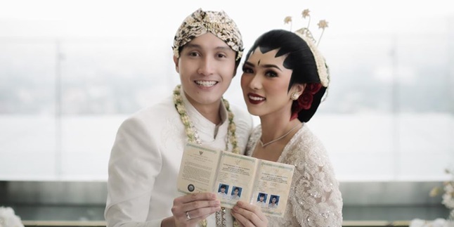 Newly Revealed, Turns Out Rayhan Maditra is Younger Than Isyana Sarasvati