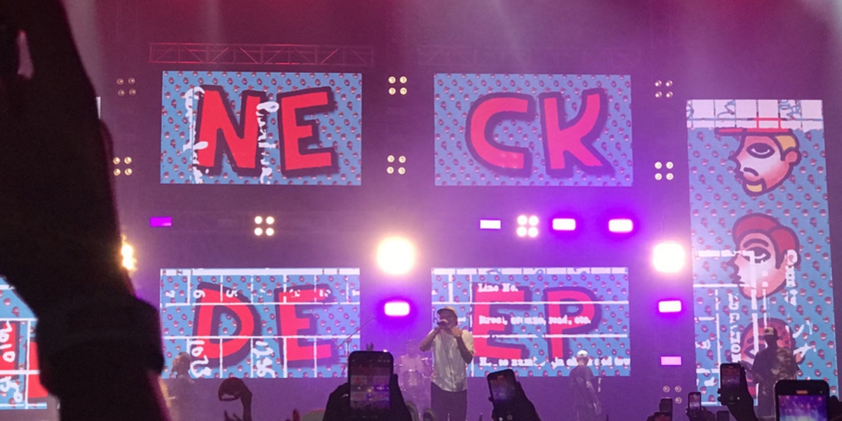 Bringing a New Song, Neck Deep Rocks the Stage in Surabaya