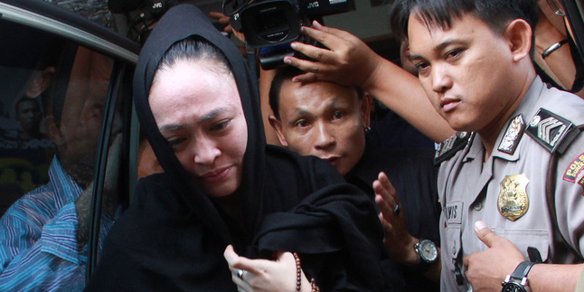 Free from Prison, Angelina Sondakh Often Cries and Doesn't Want to be Picked Up by Family - Will Visit Adjie Massaid's Grave