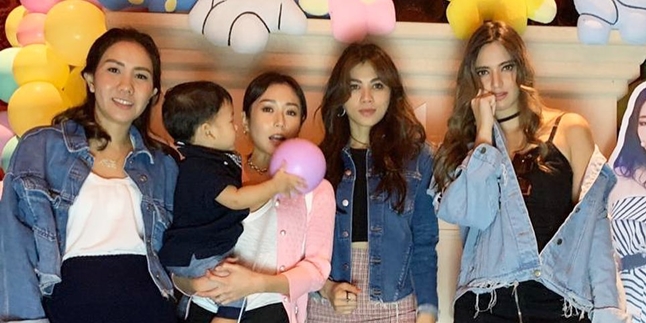 The Fun of Nia Ramadhani Karaoke with Bakrie Family Girls